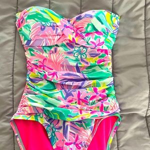 Lilly Pulitzer One piece Bathing Suit Size 2 *on hold for zz*